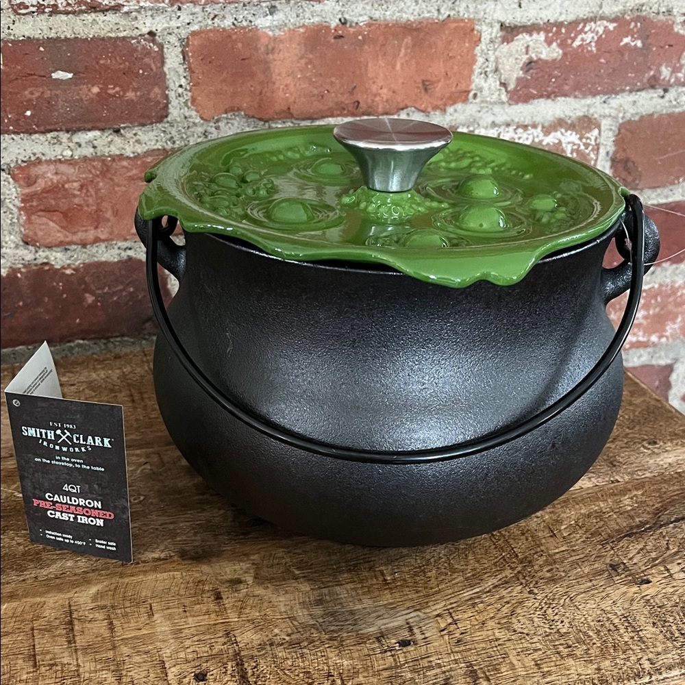 Smith & Clark Black Cast Iron Cauldron with Green Enamel Lid